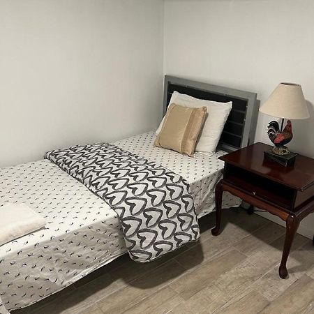 A Restful Room In Queens Нью-Йорк Экстерьер фото